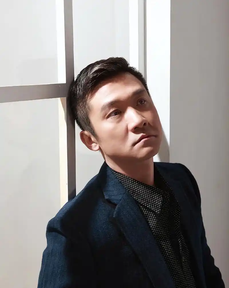 回顾黄志忠:抛弃13年的原配,如今54岁仍单身,想儿子想得睡不着