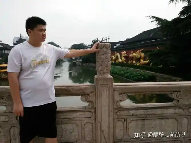 男生18岁,180 170斤应该怎么减肥啊,球球大神指导?