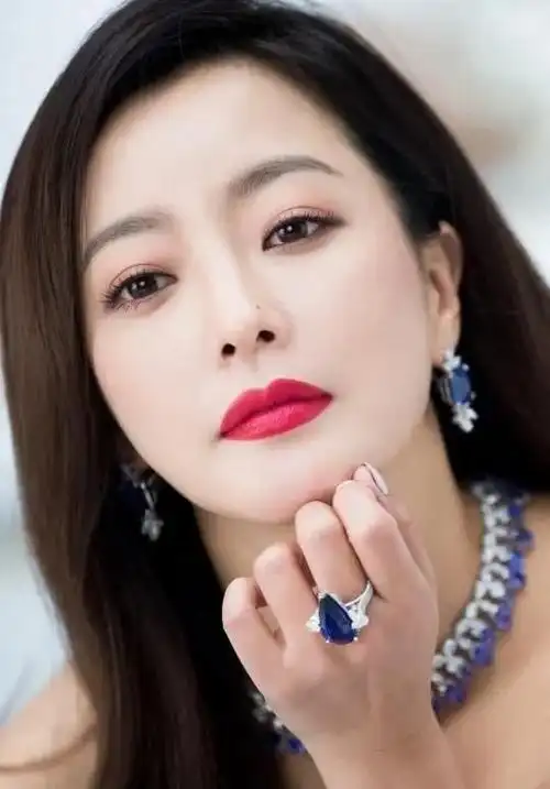 精致优雅的金喜善,楚楚动人,温婉秀丽的写真集!_高清图集_新浪网