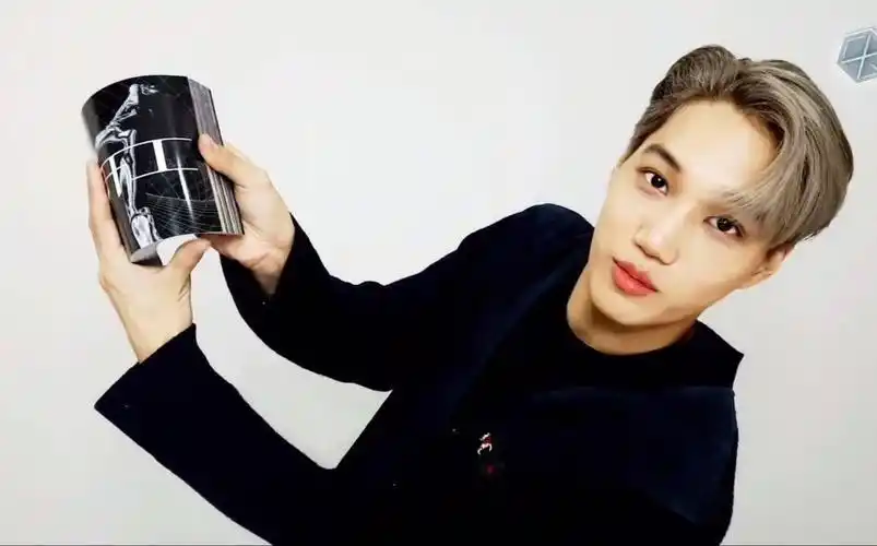 不小心剧透了专辑小卡所以看staff眼色的金钟仁