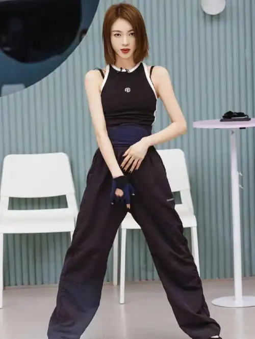 吴谨言乘风破浪 星星落在糖罐里,你落在我手里#吴谨言