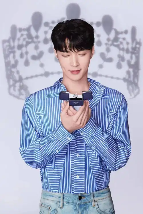 张艺兴同款发型需要多长(张艺兴成了发型试验田?