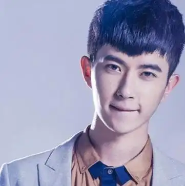 什么是桃心刘海 男生弧形桃心刘海打理技巧_发型造型_宝妈时尚生活网