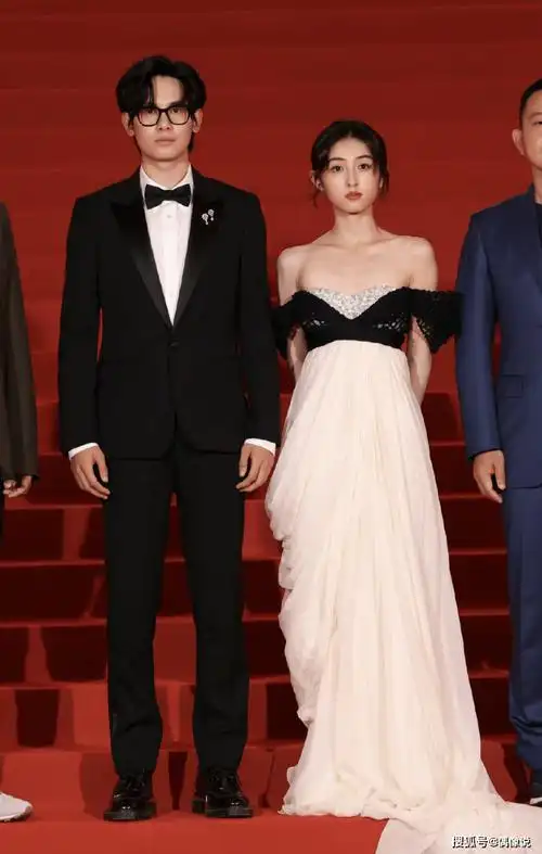 上影节5个高甜画面:王源张子枫各自贡献两个!还是青年演员好嗑