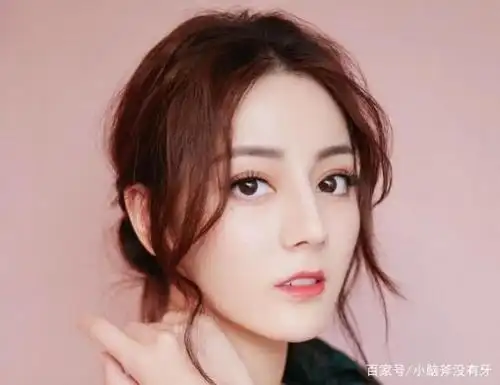 迪丽巴热7月行程出炉,仍然以综艺广告为主,演员迪持续掉线