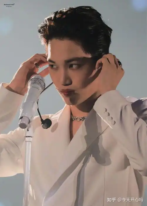 各位爱丽可以给我推荐几张exo的神图吗(单人团体都可以)?