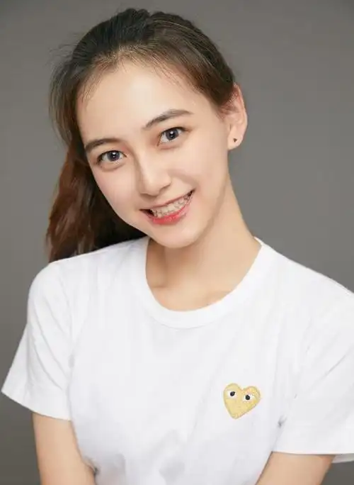 女生自拍怎么拍才好看8个姿势帮你自拍自然且漂亮