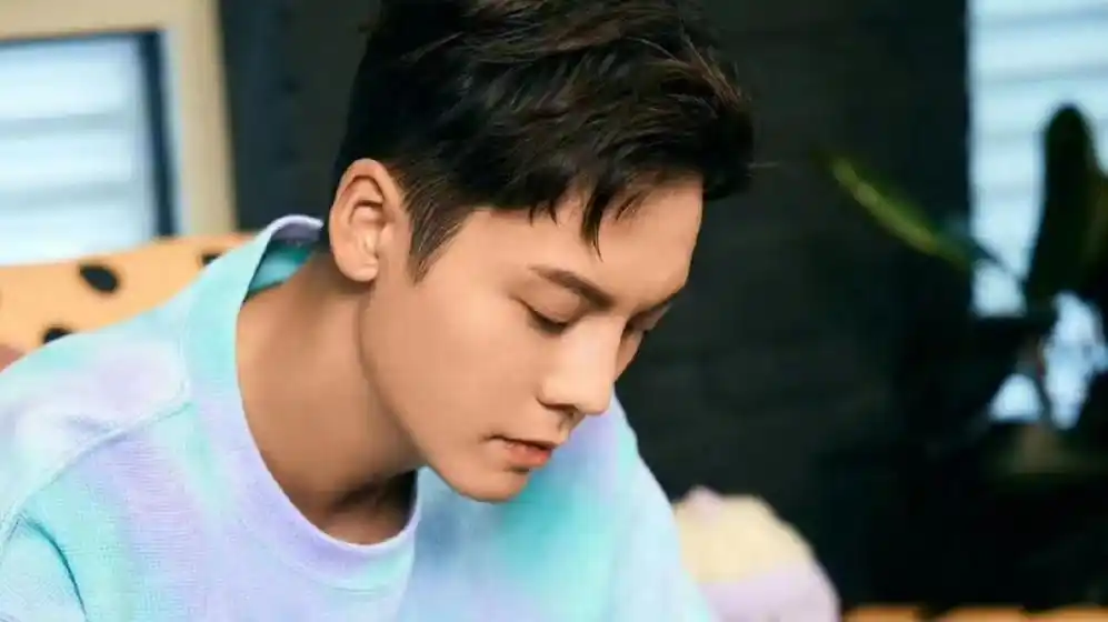 陈伟霆刘雅瑟新剧太阳星辰官宣,好惊喜的组合,谁的次元壁破了