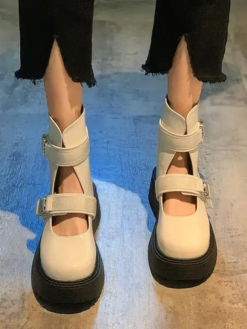 可盐可甜的休闲凉靴甜酷女孩闭眼入