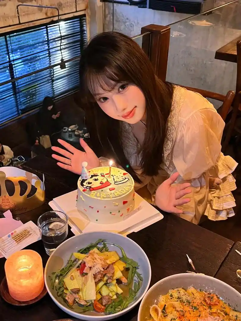 又是一年生日啦!#04 年的也2开头了#女大学生 #生日 # - 抖音