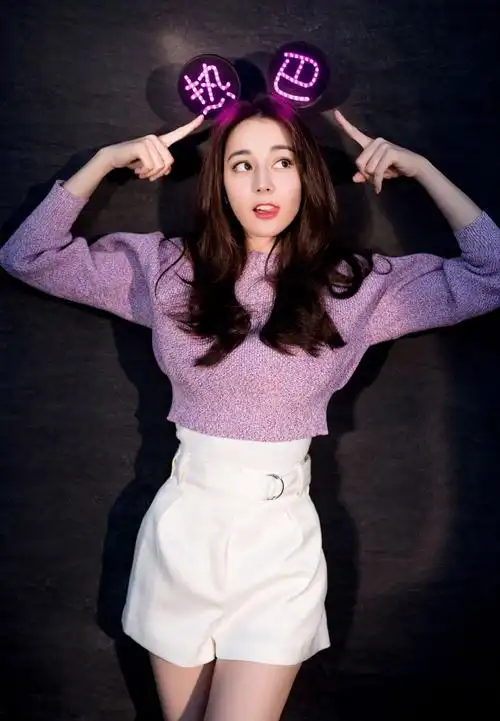 迪丽热巴版的比心,看起来萌萌哒,也忒可爱了!