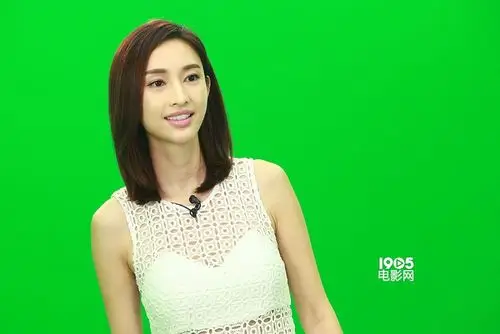 张俪《心花路放》大秀美腿 戏里打黄渤不敢下手