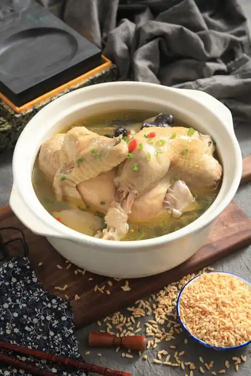 徽菜是我国八大菜系之一,他的杨名与徽商兴盛相生相伴,明清时朝,凡