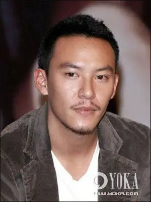 中蓄须的照片还真的很困难,看来屏幕外的孙红雷也是很有原则的男人