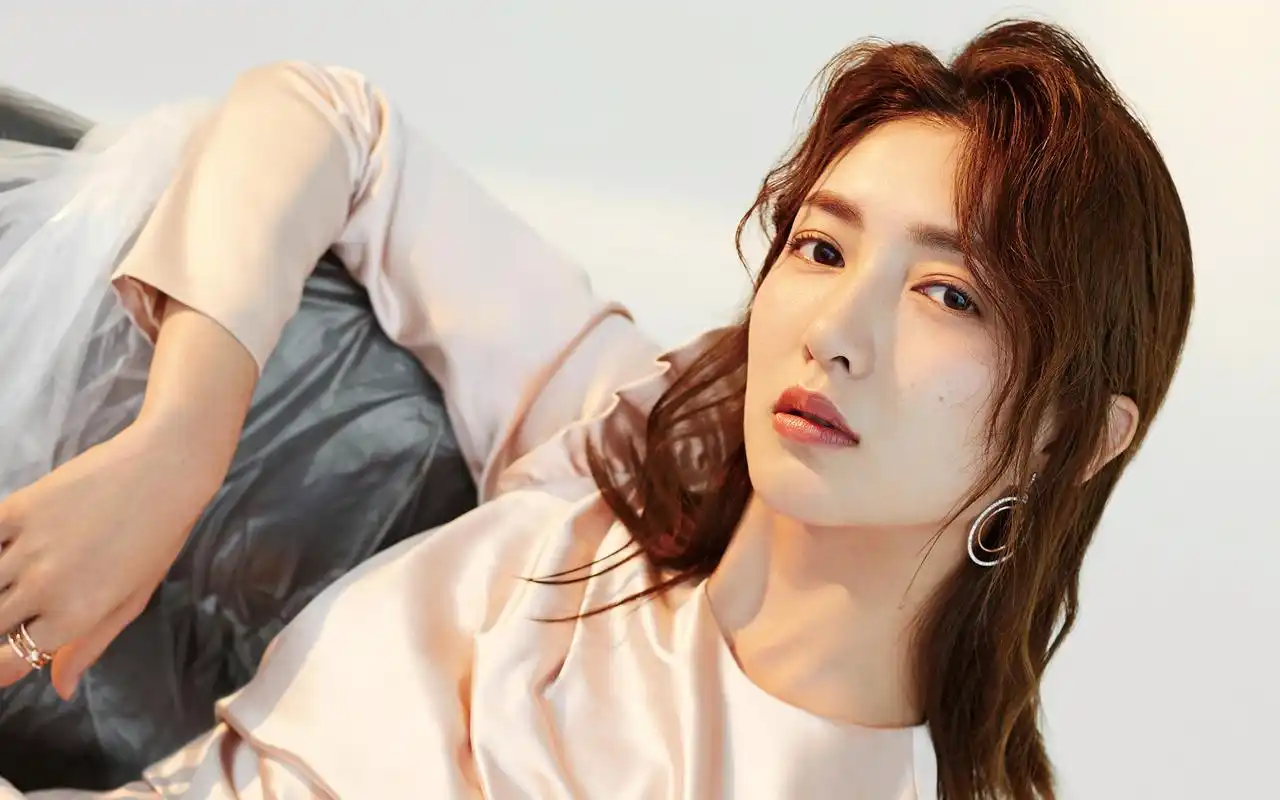 气质女星江疏影靓丽写真高清桌面壁纸