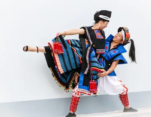 多彩荔波民族风布水苗瑶情韵浓 一一荔波民族创意服饰