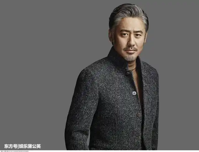 满头花白头发的波叔,掩不住年轻而时尚的心,却如小鲜肉一样火