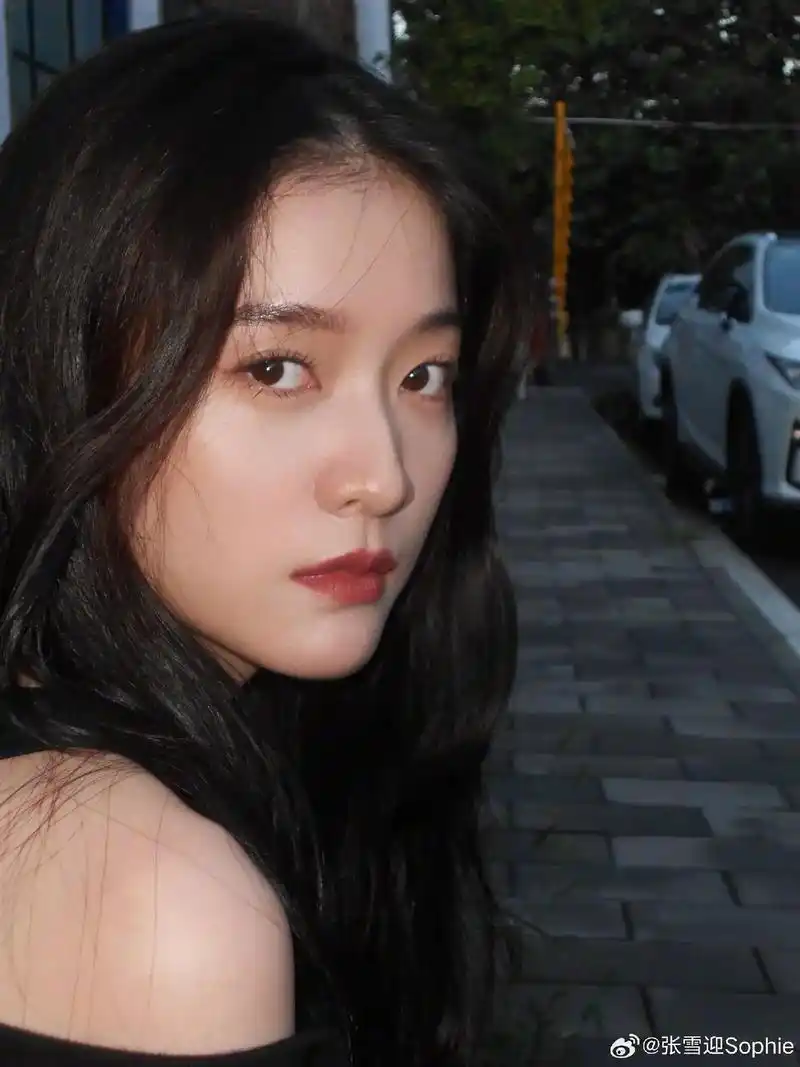 蛊惑人心的魔女🔥😍.#张雪迎 #低像素自拍故事感绝了 - 抖音