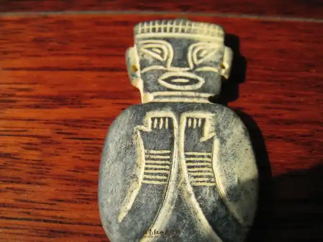 两件"凌家滩"风格的玉人 - 中华古玉器 论坛 - 任南红山文化官网