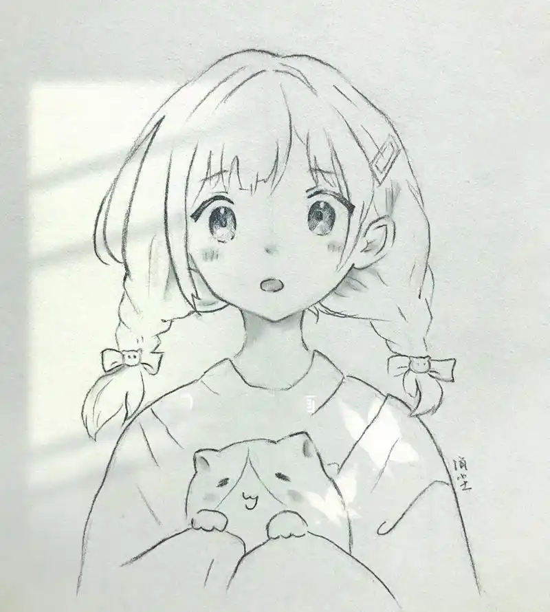 辅助线先画出来, 2,再说轻轻的画一遍,从脸部的比例,新手不要剩橡皮