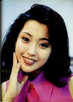 《体育朝鲜》报道,"韩国第一美女"金喜善的"17岁青葱"照片成了热门