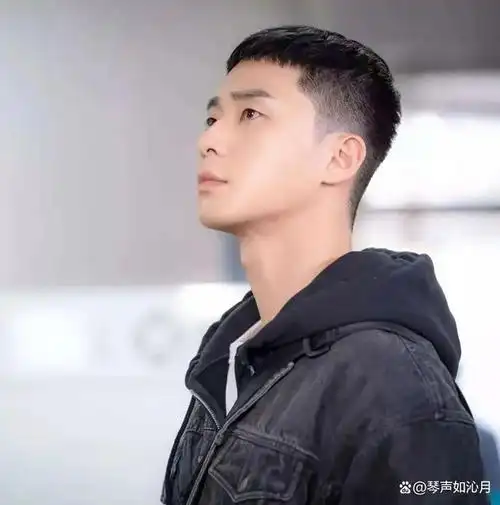 男人过了40岁,发型尽量不要留寸头,油头,换成这些才优雅有格调