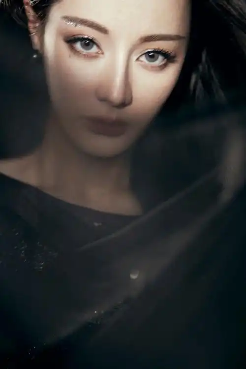 自信闪耀,释放无限魅力#迪丽热巴0603生日快乐#    化妆:@王亚飞yafei