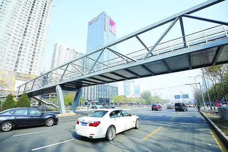 太原市长风街 寇庄西路口天桥已正式投入使用