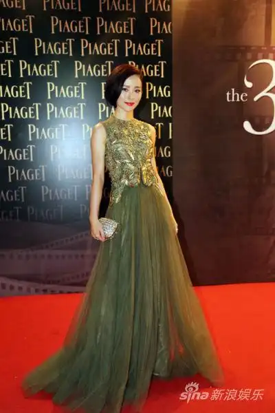 江一燕绿野仙踪造型 获时尚媒体称赞