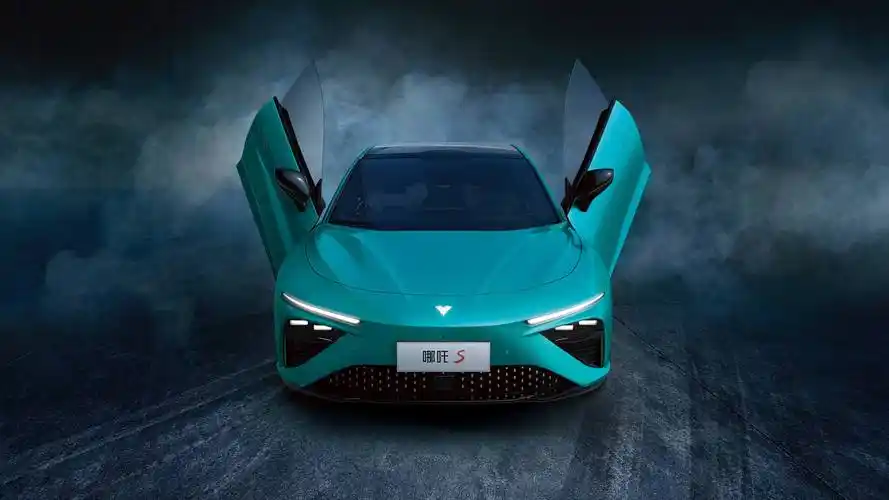 打开凤凰新闻,查看更多高清图片几天前,哪吒宣布旗下首款轿车哪吒s