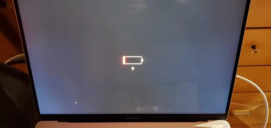 问题问2019款16寸mbp在接通电源的情况下开机显示电量不足无法开机