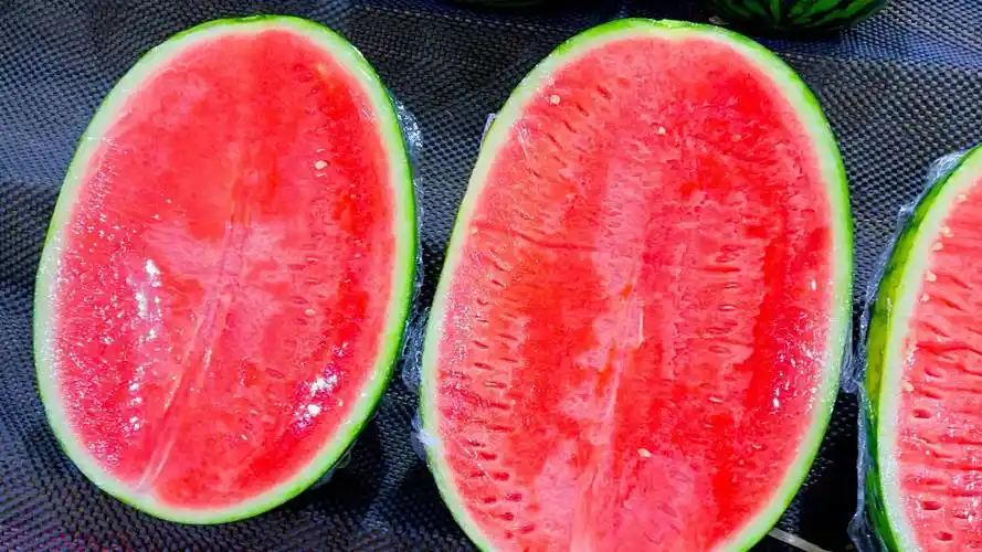 为什么这么多水果店都会把西瓜切开卖了,难道真的是怕顾客吃不完?