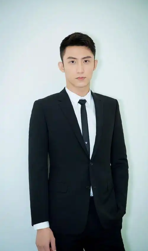 黄景瑜中文名:黄景瑜/英文名:jingyu huang/别名:鲸鱼/国籍:中国/星座