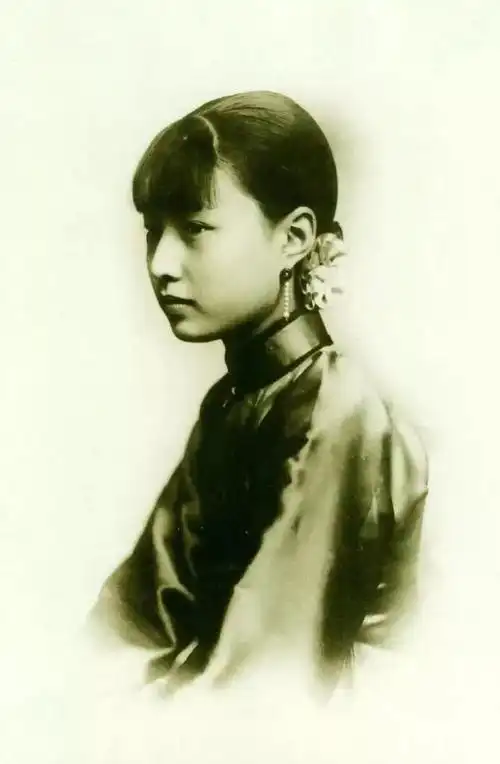 孟小冬小传与梅兰芳游龙戏凤被杜月笙明媒正娶的反串冬皇