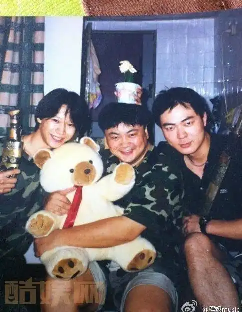 高亚麟早期青涩照