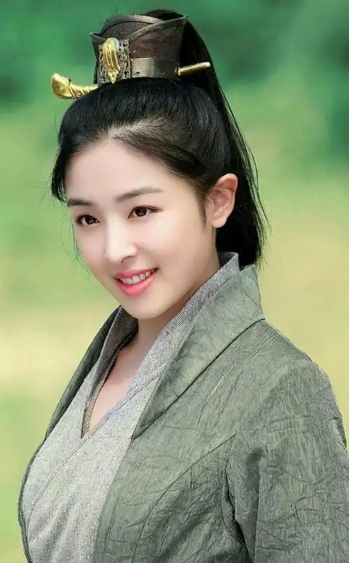 张含韵高清冷艳美照,娇俏可人!__财经头条