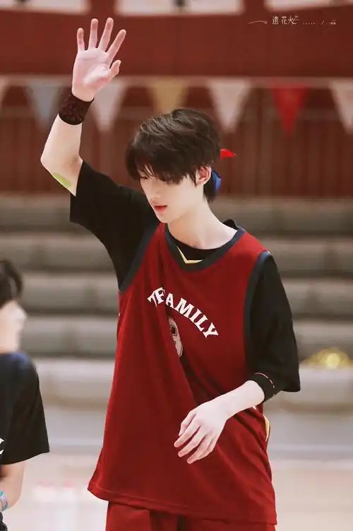 丁程鑫夏季运动会生图
