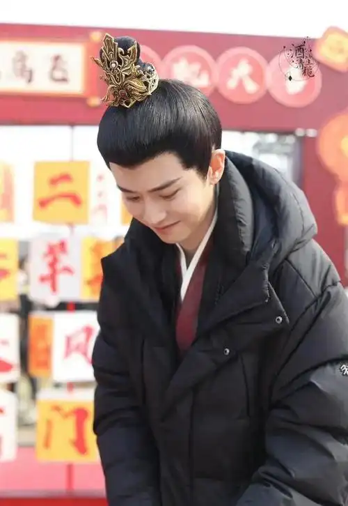 240130任嘉伦温柔眼神中透露的是对粉丝无限的爱