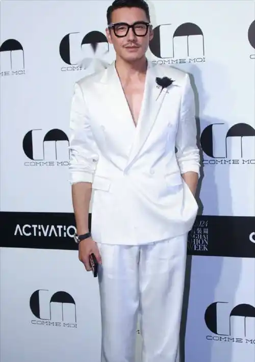 上海时装周:邓超脸色一沉,我却被52岁的胡兵惊呆了_钟楚曦_陈冠希