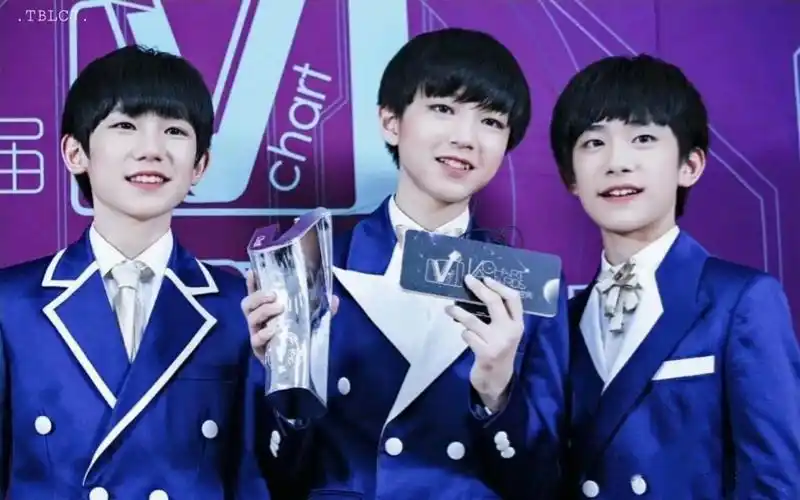 求tfboys一些无水印合体照,多久的都可以,无水印就好!