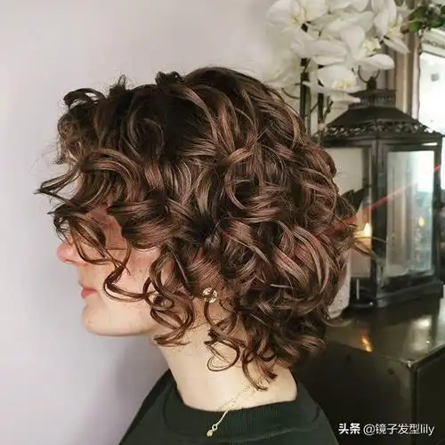 今秋减龄冷烫款(今冬流行满头烫)(12)