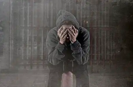 女性的绝望和悲伤图片