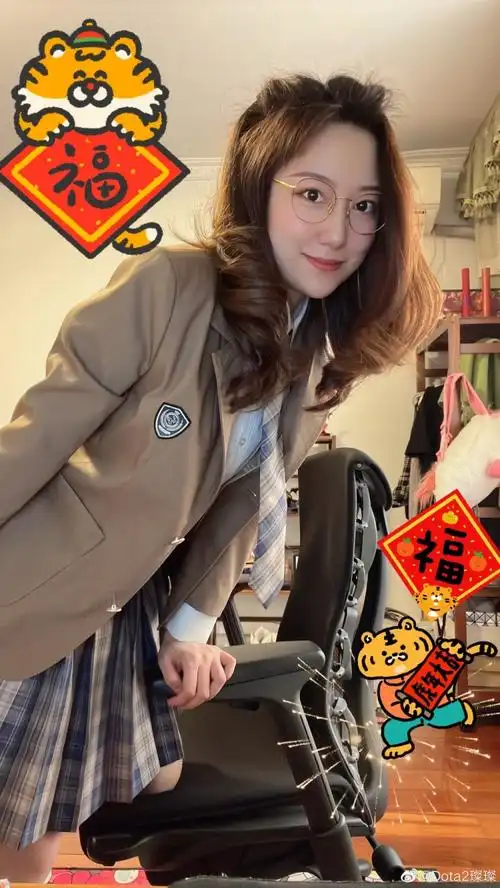 dota2女解说璨璨大头学姐祝你们新年快乐虎年大吉