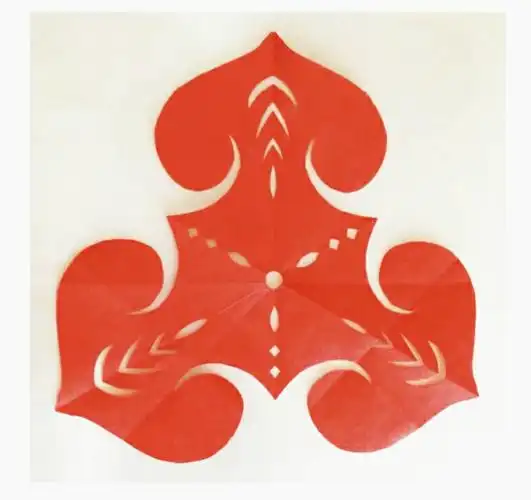 窗花剪纸:三角折叠法一一剪纸基本技法入门4