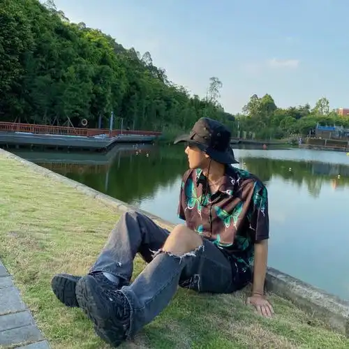 身高175,体重60但我上半身瘦,体重看起来像是只有5099这个花衬衫绝