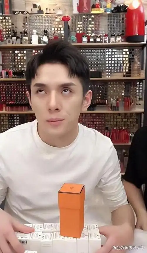 真饿了!李佳琦承认将参加《披哥》被群嘲,直播还回应为钱而来!