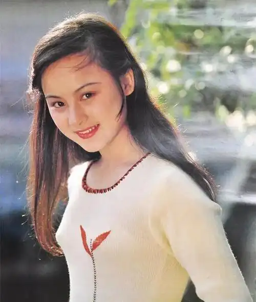 80年代当红女星朱碧云,巅峰时隐退远走美国,如今过得怎么样了?