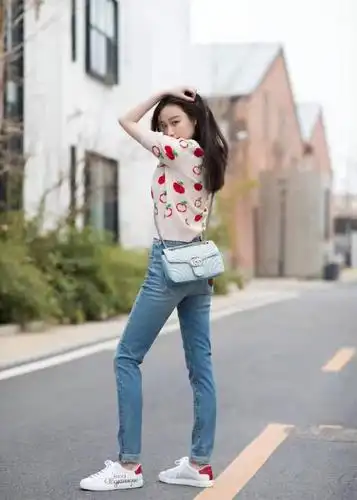 2.印花半袖 修身牛仔裤