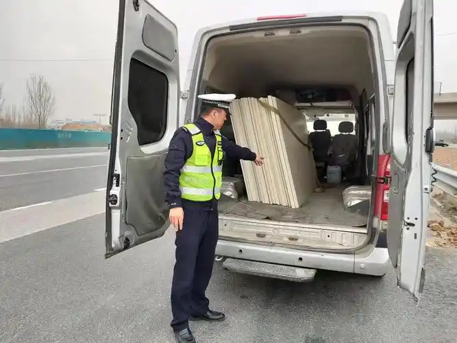 面包车拉货怎么处罚 面包车加入货拉拉交警会抓吗