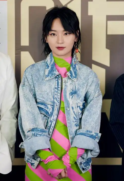 周笔畅个人简介:  周笔畅(bibi chou),中国流行女歌手,华语乐坛新